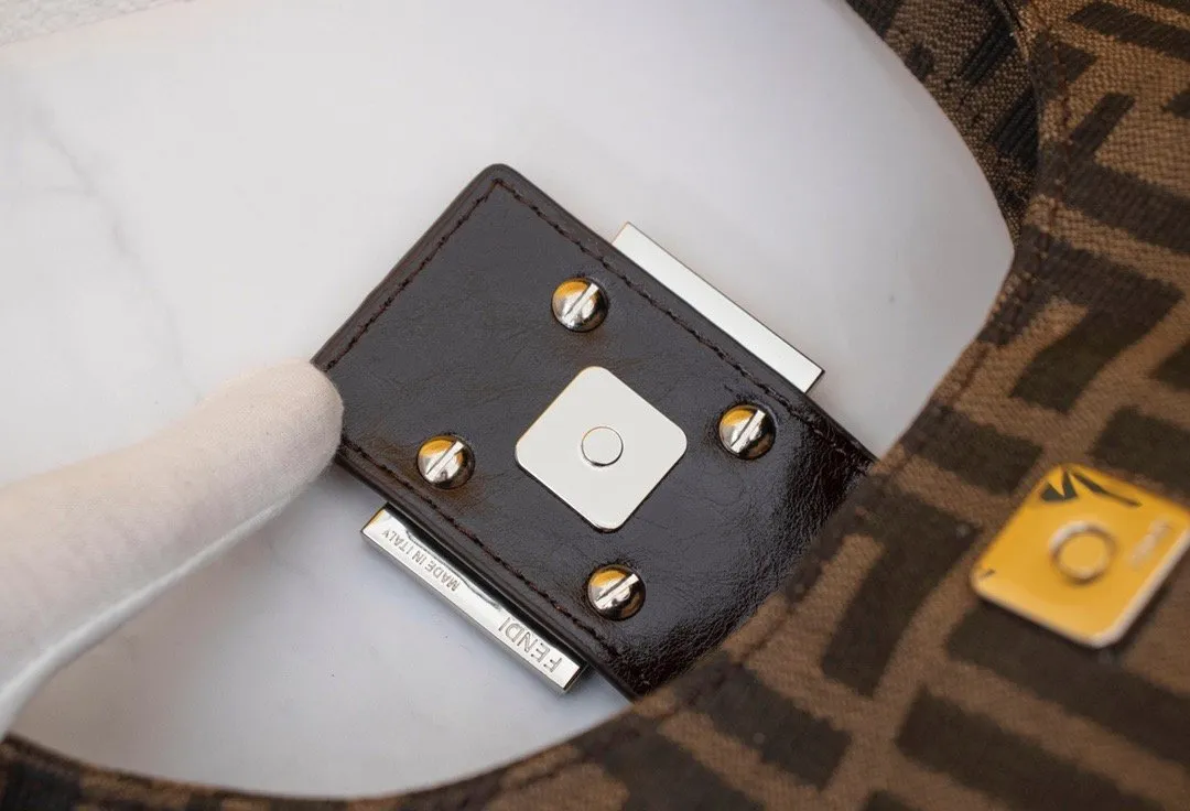 EN   Designer bags by Fendi 018