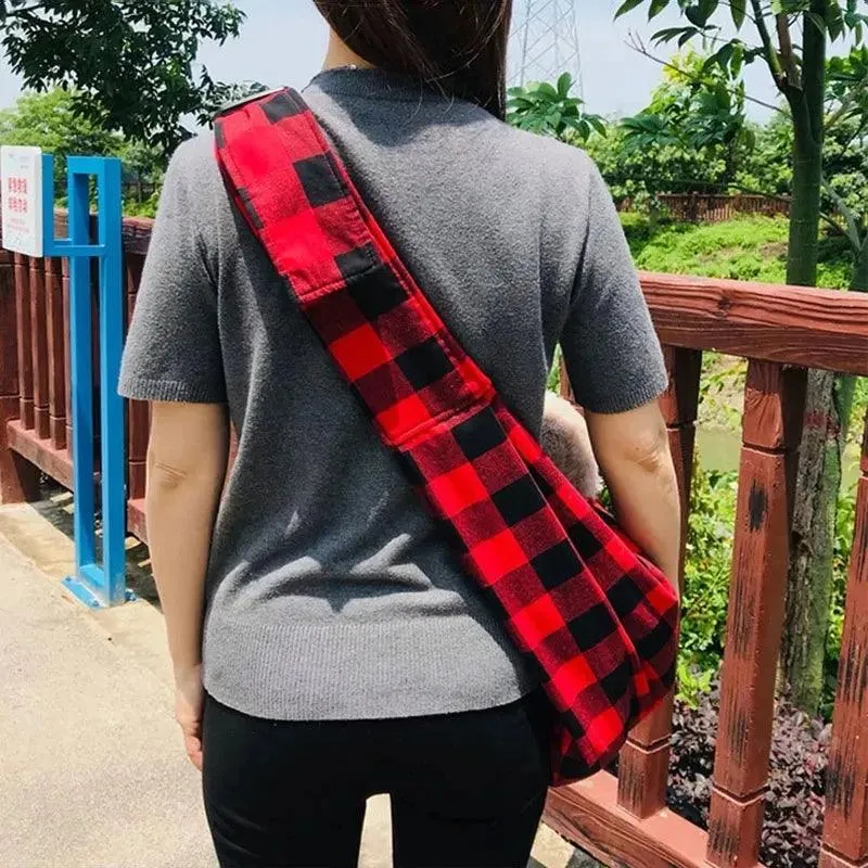 Pet Companion Carryall: Stylish Adjustable Pet Shoulder Bag - Secure and Spacious Transport Solution
